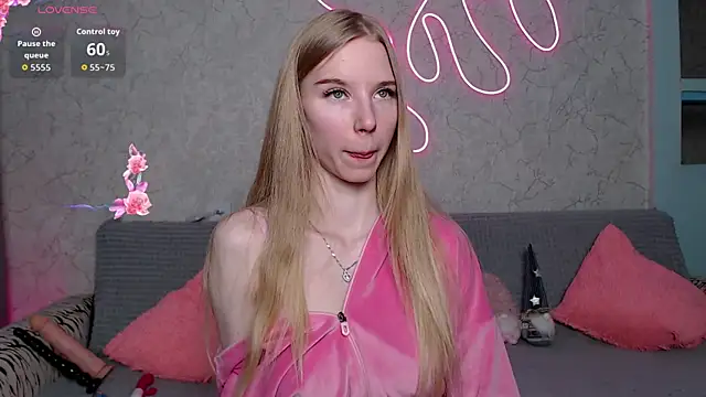 Cutieblondegirl online show from 02-20-26, 06:41