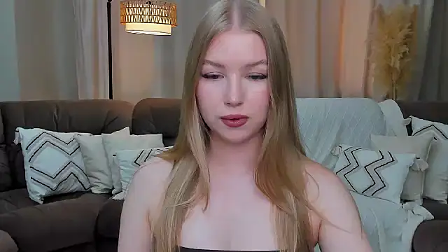 Snapshot of shy__lady chatting on 05-26-26, 11:39 shy lady online show from 05-26-26, 11:39