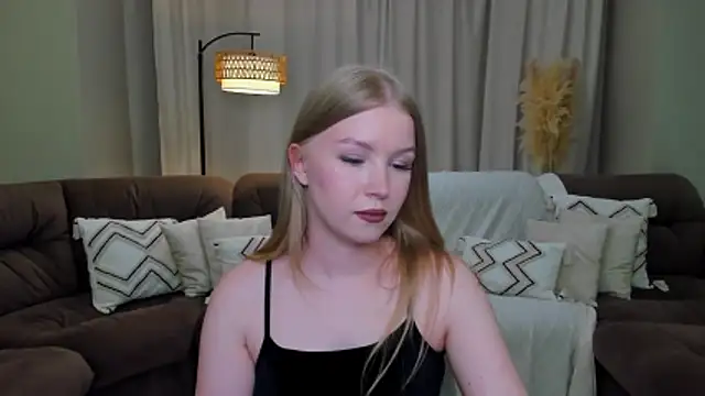 Snapshot of shy__lady chatting on 05-28-26, 06:05 shy lady online show from 05-28-26, 06:05