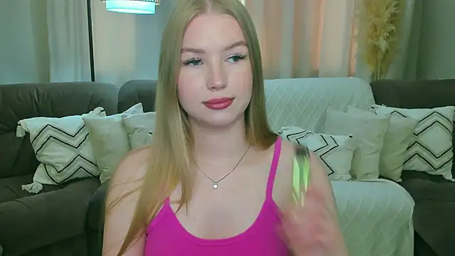 Snapshot of shy__lady chatting on 06-18-26, 11:36 shy lady online show from 06-18-26, 11:36