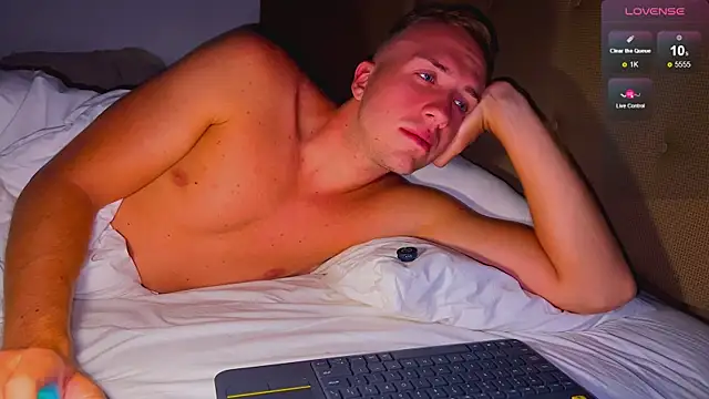 Snapshot of tommy_cumfinger chatting on 10-30-25, 08:31 tommy cumfinger online show from 10-30-25, 08:31