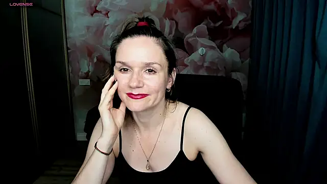 AriaGray online show from 11-25-25, 02:22