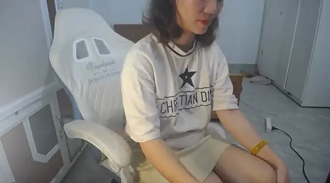 Snapshot of Susu204 chatting on 03-10-25, 01:21 Susu204 online show from 03-10-25, 01:21