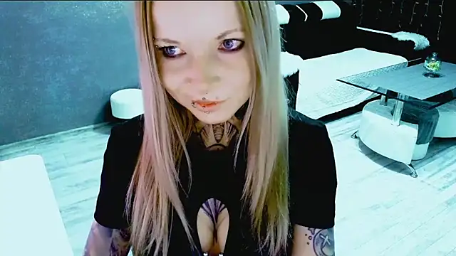 Snapshot of InesGold chatting on 10-28-25, 08:18 InesGold online show from 10-28-25, 08:18