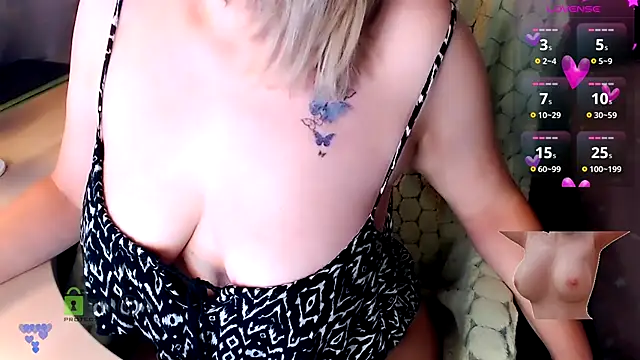 Snapshot of _-Luna-_ chatting on 09-15-25, 12:38 -Luna- online show from 09-15-25, 12:38