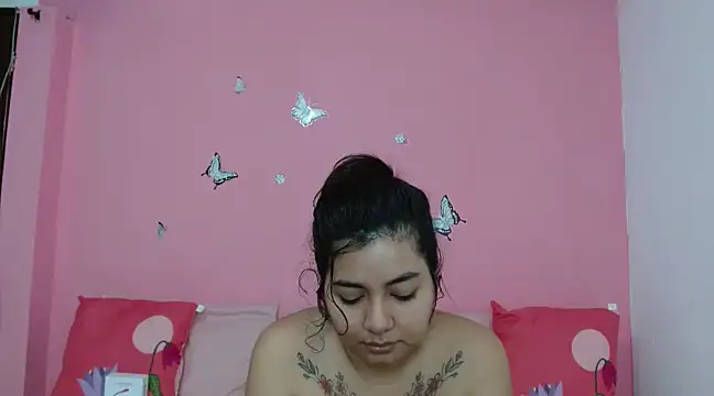 Snapshot of LaylaHolmes chatting on 12-19-24, 01:07 LaylaHolmes online show from 12-19-24, 01:07