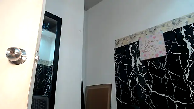 Snapshot of KristalTsXXX chatting on 04-28-26, 02:44 KristalTsXXX online show from 04-28-26, 02:44