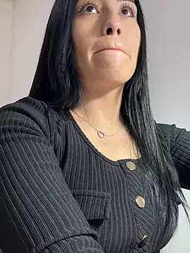 Snapshot of Sara_luna_ chatting on 02-27-25, 03:15 Sara luna online show from 02-27-25, 03:15