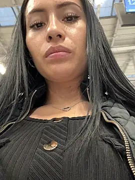 Snapshot of Sara_luna_ chatting on 03-01-25, 02:55 Sara luna online show from 03-01-25, 02:55