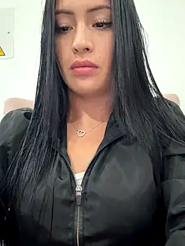 Snapshot of Sara_luna_ chatting on 10-29-25, 12:35 Sara luna online show from 10-29-25, 12:35