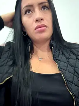 Snapshot of Sara_luna_ chatting on 10-30-25, 11:38 Sara luna online show from 10-30-25, 11:38