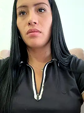 Snapshot of Sara_luna_ chatting on 11-01-25, 05:37 Sara luna online show from 11-01-25, 05:37