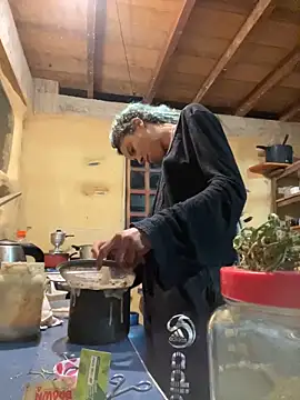 Snapshot of sammoura01 chatting on 09-15-25, 10:10 sammoura01 online show from 09-15-25, 10:10