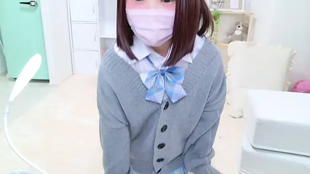 Snapshot of x-naru-x chatting on 12-15-24, 04:59 x-naru-x online show from 12-15-24, 04:59