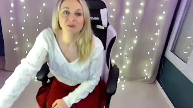 Snapshot of cassiehotsexy chatting on 02-17-25, 08:36 cassiehotsexy online show from 02-17-25, 08:36