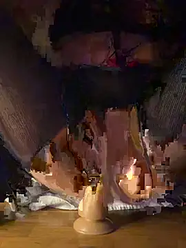 LaMORA 2002 online show from 03-18-26, 08:01