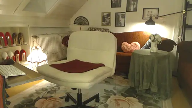 Snapshot of GinaBlonde chatting on 03-12-26, 09:43 GinaBlonde online show from 03-12-26, 09:43