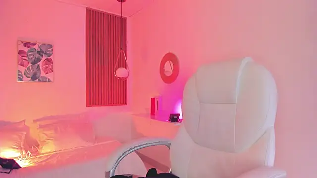 TiffanyWright online show from 10-04-25, 12:58