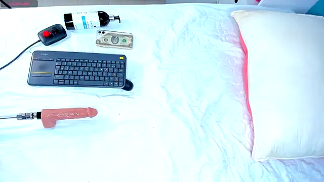 Snapshot of CintiaVega chatting on 02-03-25, 02:45 CintiaVega online show from 02-03-25, 02:45