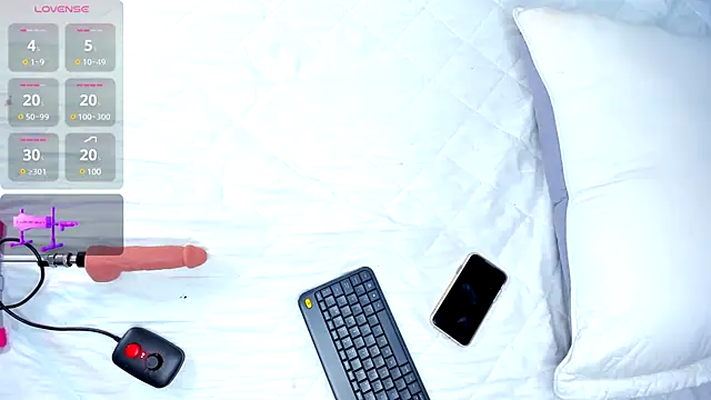 Snapshot of CintiaVega chatting on 02-09-25, 12:30 CintiaVega online show from 02-09-25, 12:30