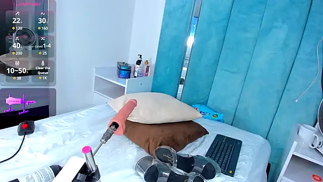 Snapshot of CintiaVega chatting on 02-15-25, 03:06 CintiaVega online show from 02-15-25, 03:06