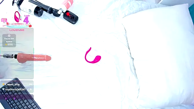 Snapshot of CintiaVega chatting on 03-18-25, 02:59 CintiaVega online show from 03-18-25, 02:59