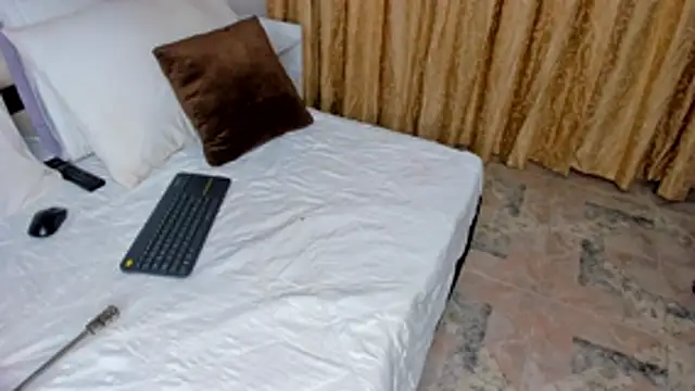 Snapshot of CintiaVega chatting on 11-06-25, 11:33 CintiaVega online show from 11-06-25, 11:33