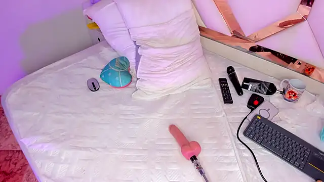 Snapshot of CintiaVega chatting on 12-03-25, 12:40 CintiaVega online show from 12-03-25, 12:40