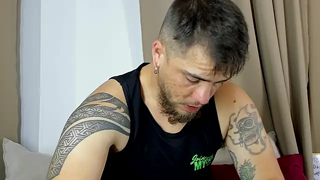 Snapshot of Beard_xox chatting on 02-17-25, 10:36 Beard xox online show from 02-17-25, 10:36