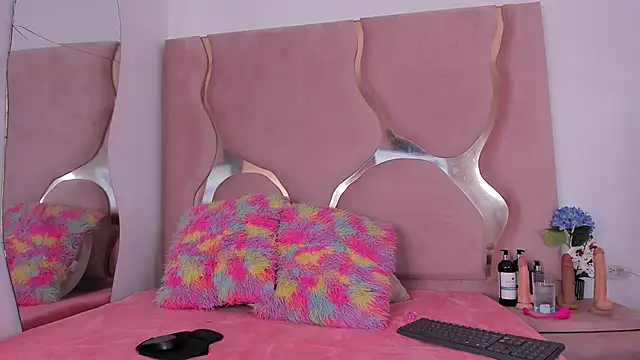 MaiteHT online show from 11-18-25, 09:08