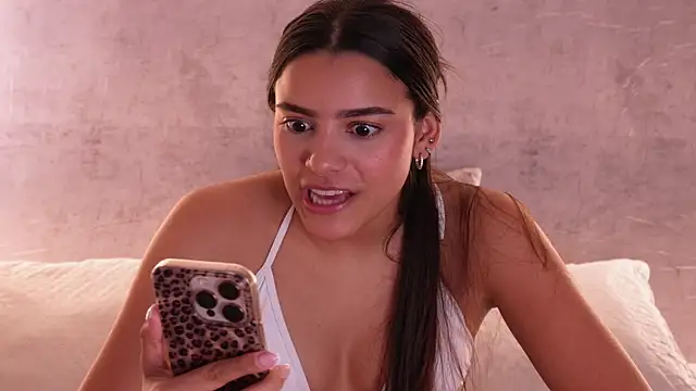 Snapshot of Nicky_and_Blake chatting on 10-28-25, 08:00 Nicky and Blake online show from 10-28-25, 08:00