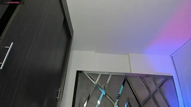 samaay07  online show from 10-25-25, 03:03