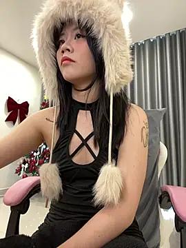 Snapshot of -rosiie- chatting on 12-12-24, 02:15 -rosiie- online show from 12-12-24, 02:15