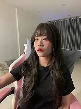 Snapshot of -rosiie- chatting on 02-13-25, 02:20 -rosiie- online show from 02-13-25, 02:20