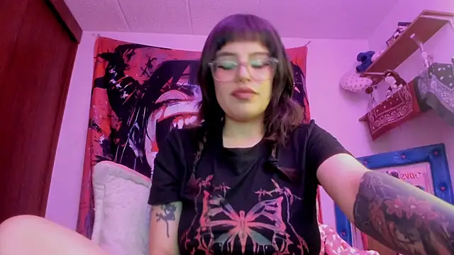 Snapshot of Lucyfx666 chatting on 06-20-26, 02:14 Lucyfx666 online show from 06-20-26, 02:14