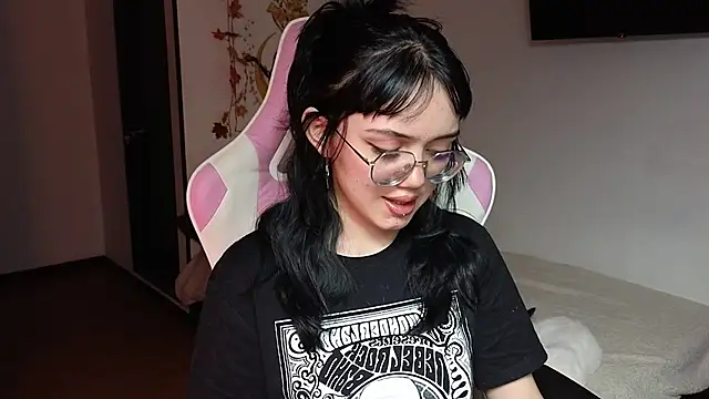 suzumi   online show from 12-14-24, 04:42