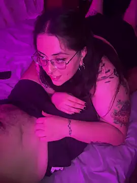 Mizztikaa online show from 12-19-24, 03:07