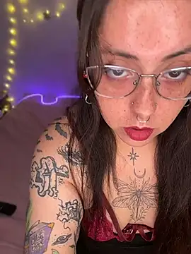 Snapshot of Mizztikaa chatting on 05-07-26, 06:35 Mizztikaa online show from 05-07-26, 06:35