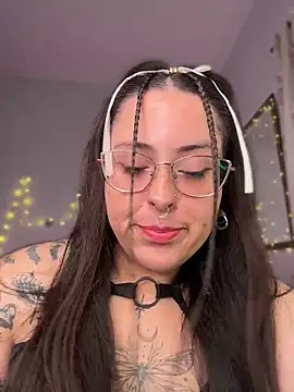Snapshot of Mizztikaa chatting on 06-06-26, 10:36 Mizztikaa online show from 06-06-26, 10:36