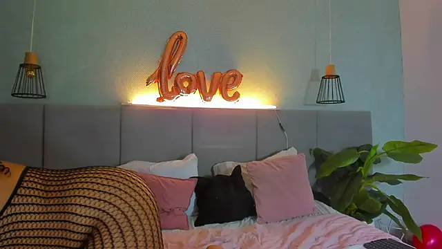 Annie-Wolf online show from 02-15-25, 08:54