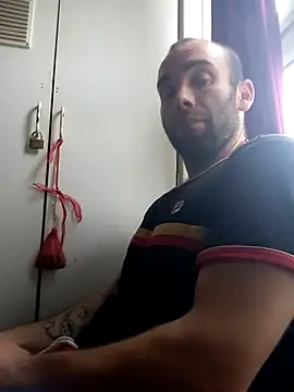Snapshot of DrbigdickUK chatting on 06-01-26, 10:28 DrbigdickUK online show from 06-01-26, 10:28