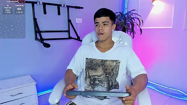 Rob saenz  online show from 11-18-25, 02:54