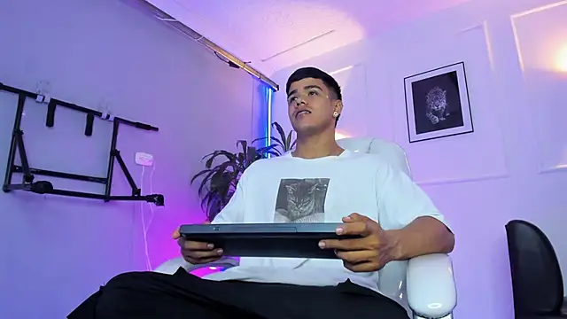 Rob saenz  online show from 11-24-25, 02:17