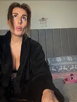 Snapshot of UKSYDNEYFOX chatting on 03-05-25, 03:07 UKSYDNEYFOX online show from 03-05-25, 03:07