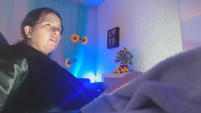 victoria jones online show from 03-04-25, 07:43