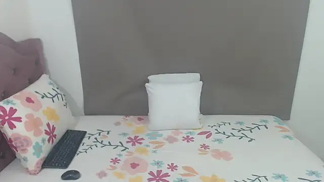 Snapshot of kimberlyjamexxx chatting on 06-03-26, 04:04 kimberlyjamexxx online show from 06-03-26, 04:04