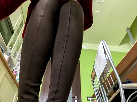 Snapshot of Milky_hairy_mommy chatting on 03-13-26, 08:21 Milky hairy mommy online show from 03-13-26, 08:21