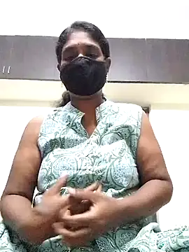 Snapshot of Tamil--Rani chatting on 12-12-24, 12:55 Tamil--Rani online show from 12-12-24, 12:55