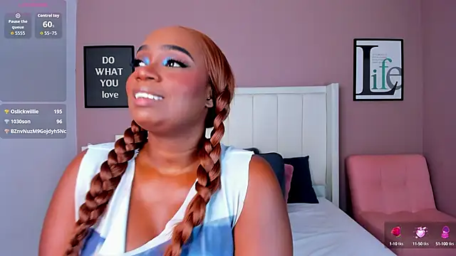 Britanymooree online show from 09-26-25, 07:51