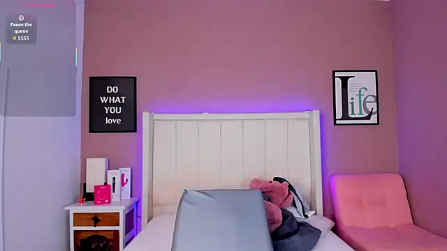 Britanymooree online show from 11-11-25, 07:58